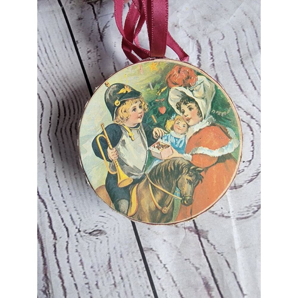 Christmas 1986 Decorative Wood Round Box Ornament